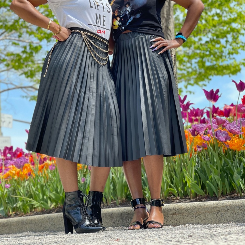 Black faux leather pleated skirt size M